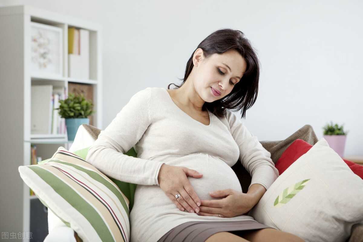 饮食：在宝宝腹泻期间，要避免喂食油腻、刺激性食物，以减少对肠胃的刺激。